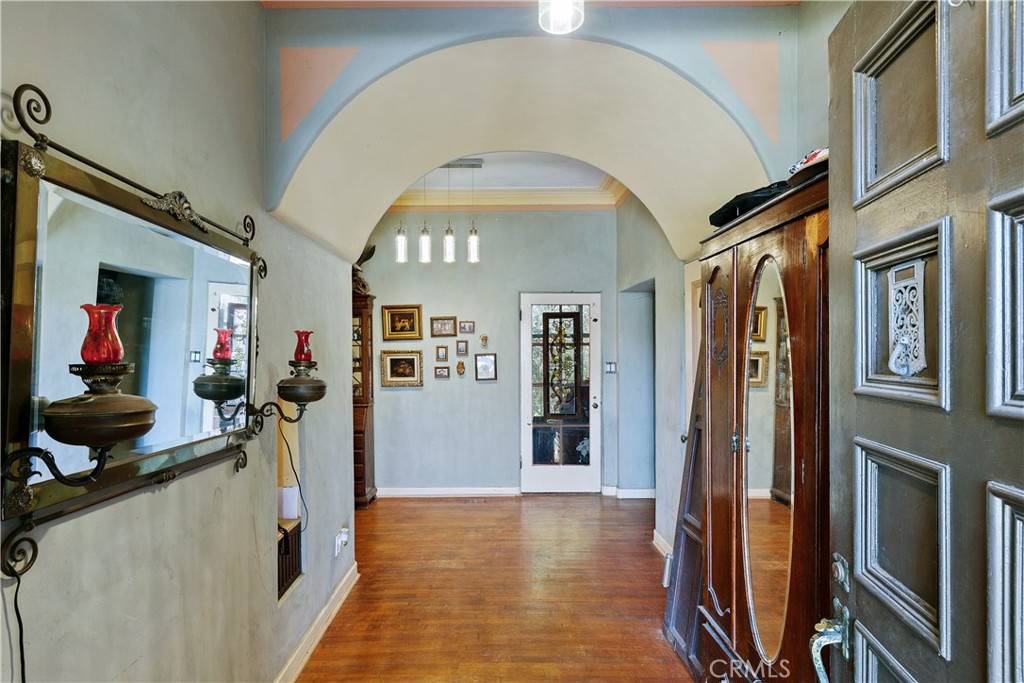 819 S Curson Avenue Property Photo 3