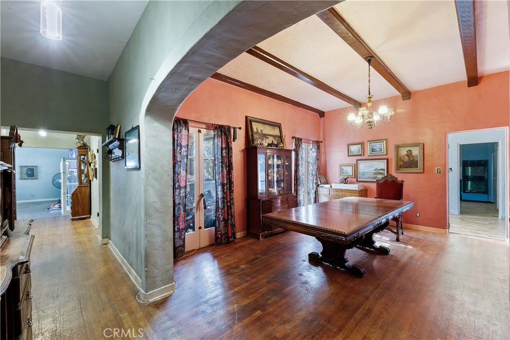 819 S Curson Avenue Property Photo 6
