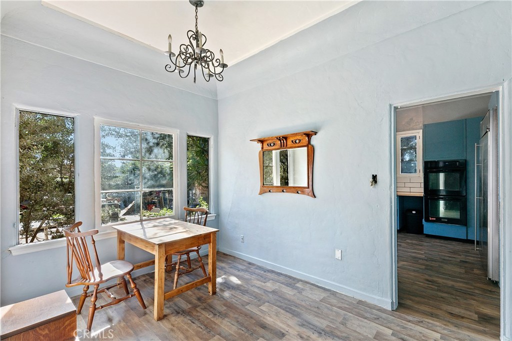 819 S Curson Avenue Property Photo 7