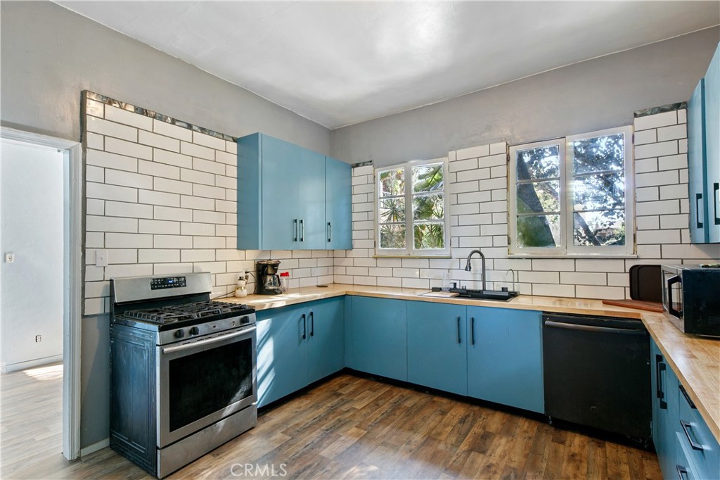 819 S Curson Avenue Property Photo 10