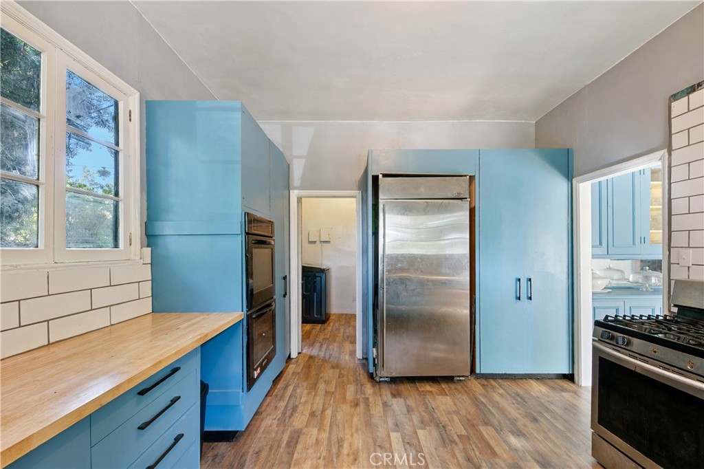 819 S Curson Avenue Property Photo 11