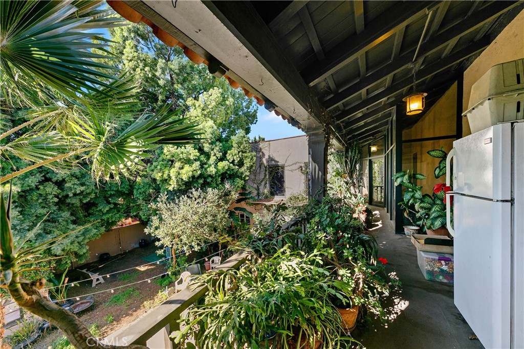 819 S Curson Avenue Property Photo 19