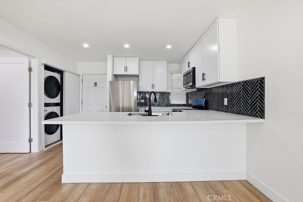 17000 Burbank Boulevard 211 Property Photo 6