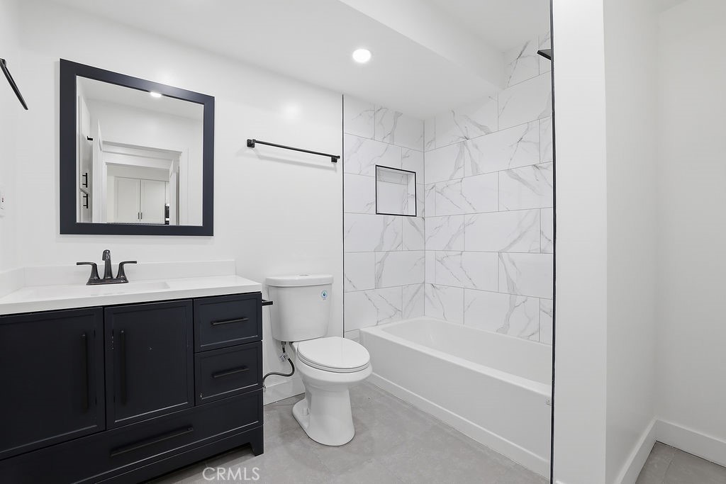 17000 Burbank Boulevard 211 Property Photo 12