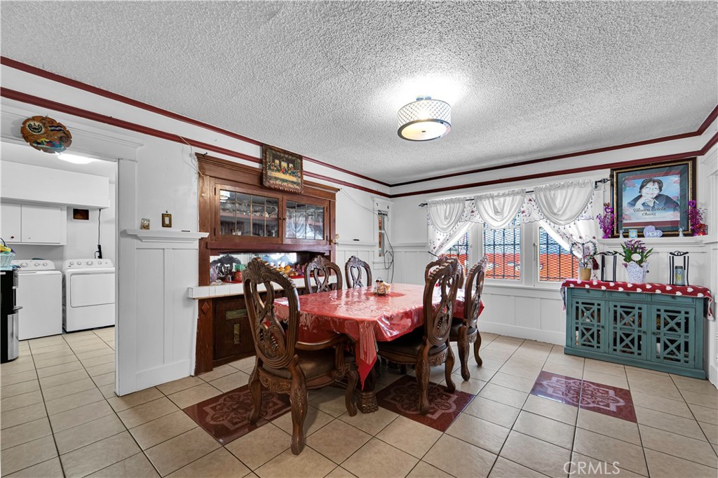 3990 La Salle Property Photo 5