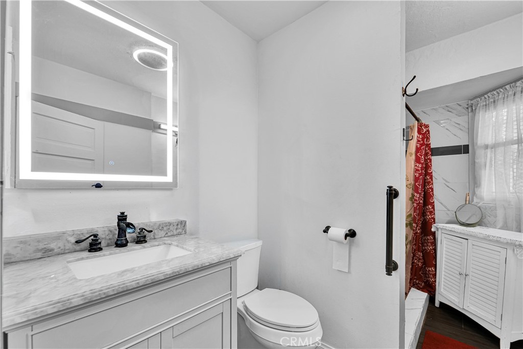 3990 La Salle Property Photo 7