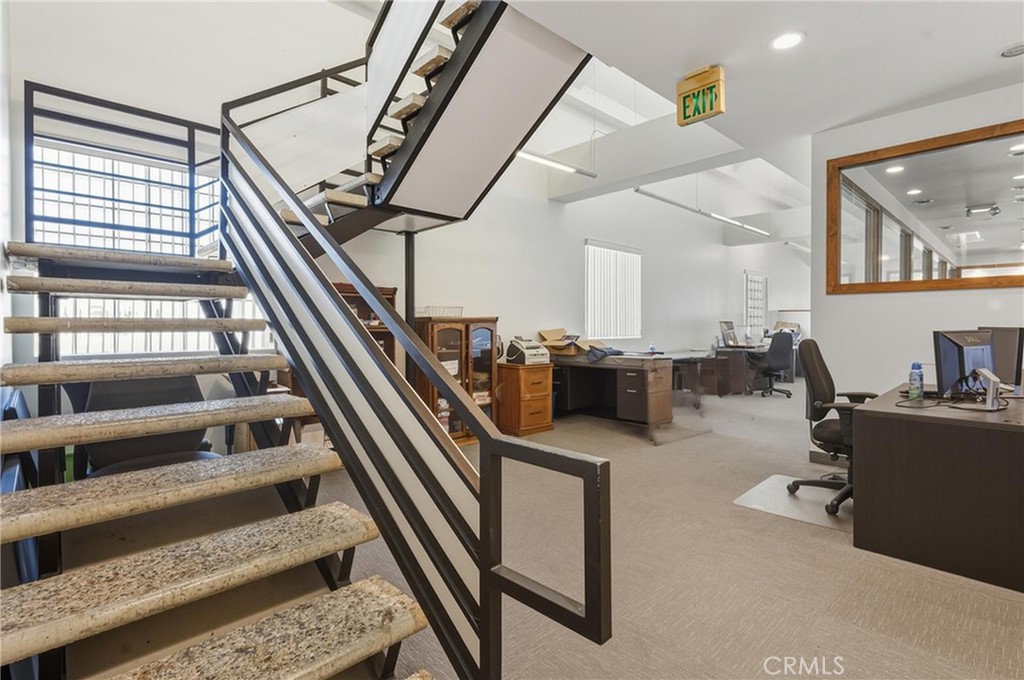 2140 Cotner Avenue Property Photo 8