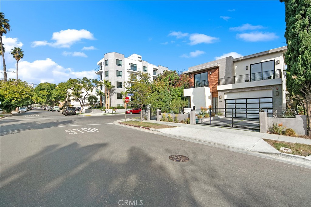 454 S Holt Avenue Property Photo 2