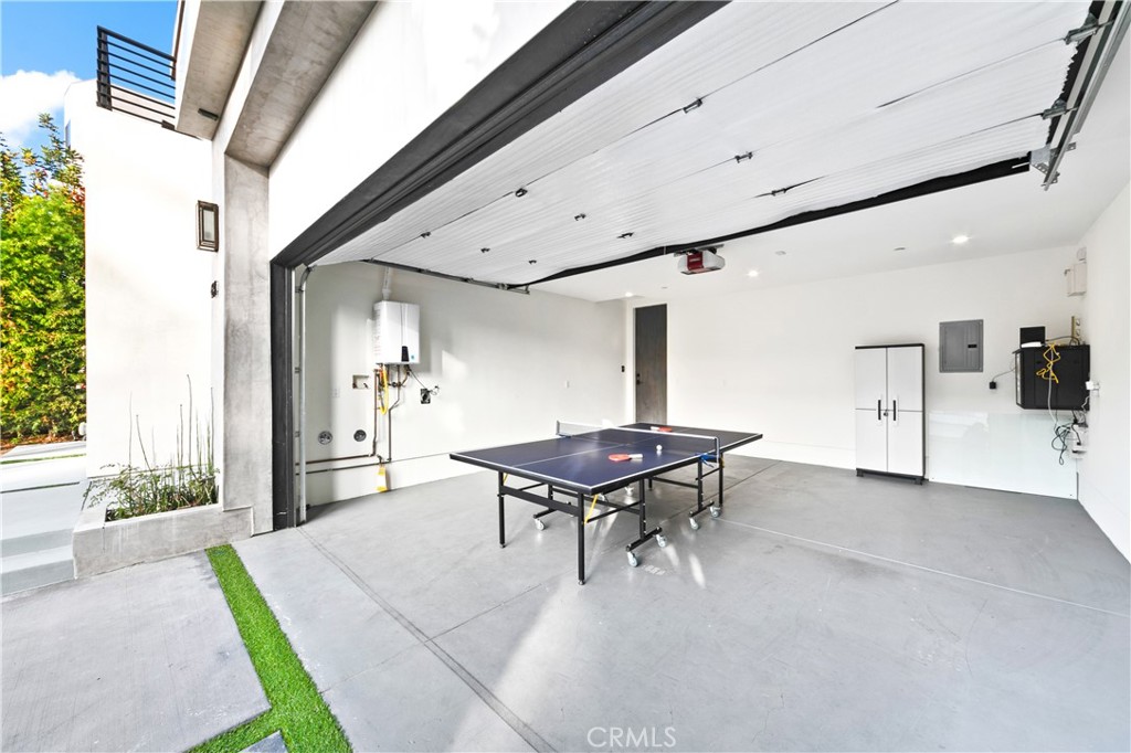 454 S Holt Avenue Property Photo 14