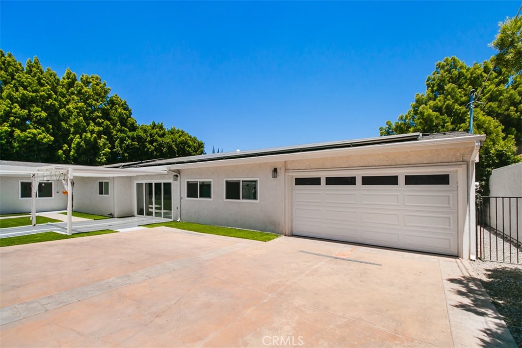22841 Calvert St Property Photo 2
