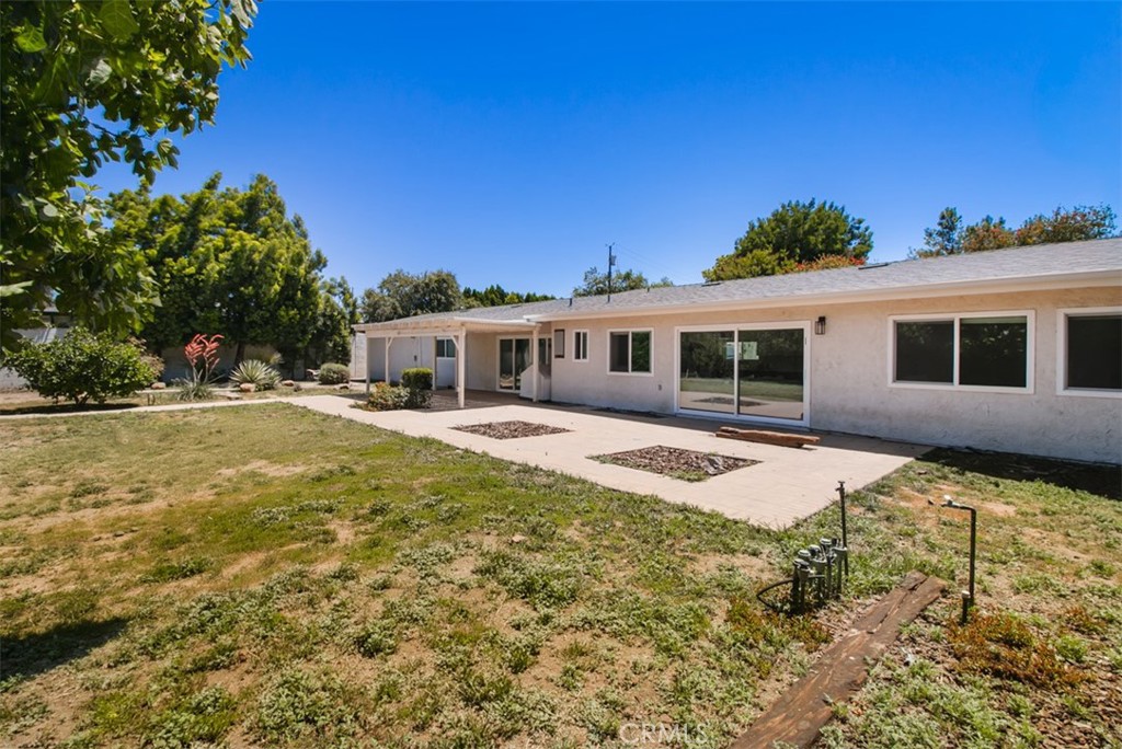 22841 Calvert St Property Photo 10