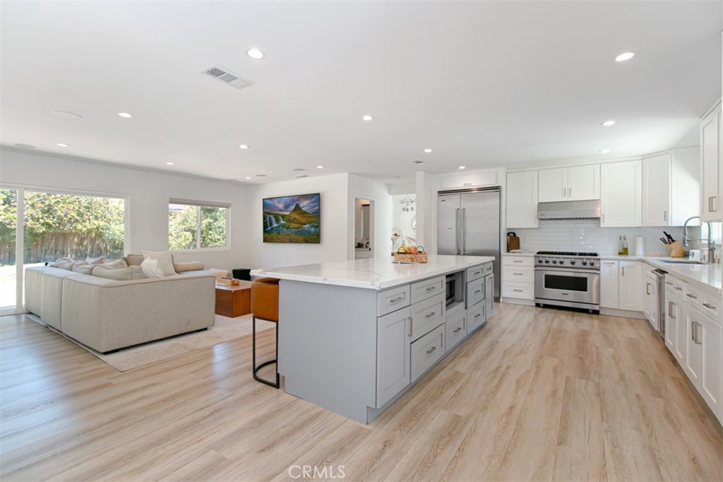 22841 Calvert St Property Photo 18