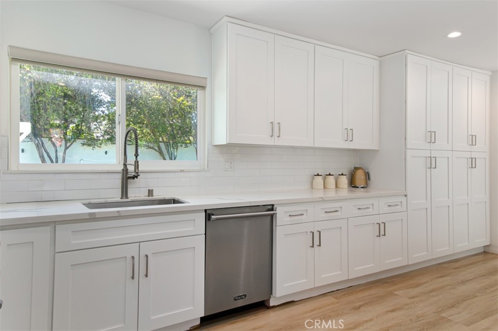 22841 Calvert St Property Photo 20