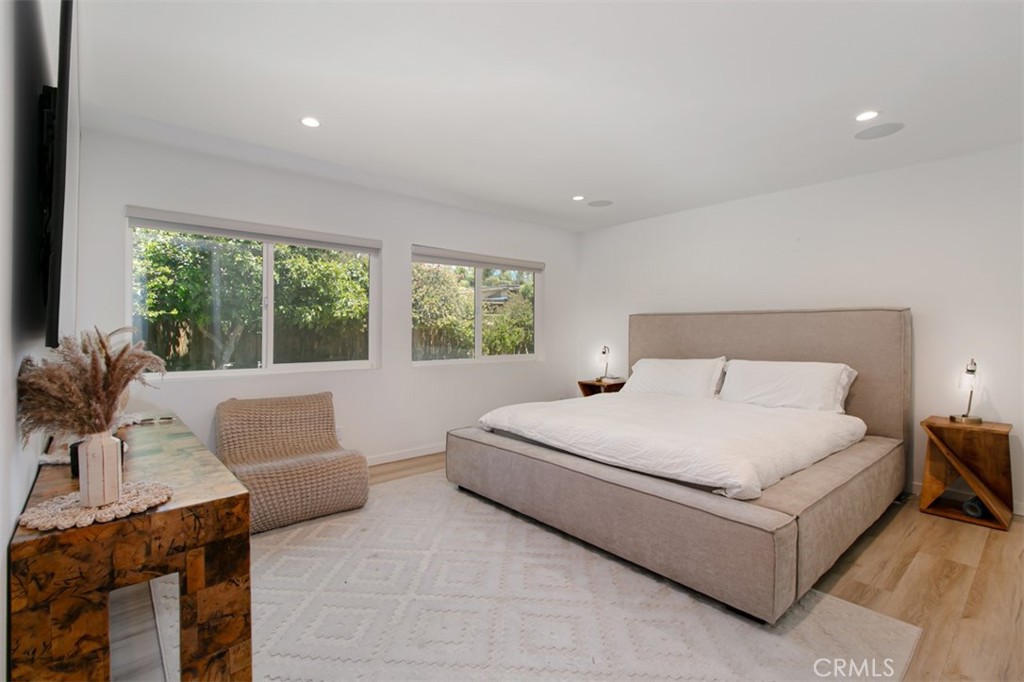 22841 Calvert St Property Photo 24