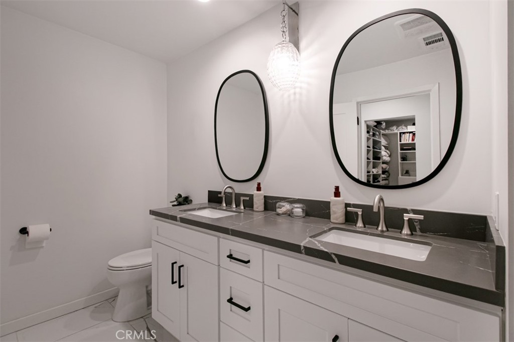 22841 Calvert St Property Photo 28