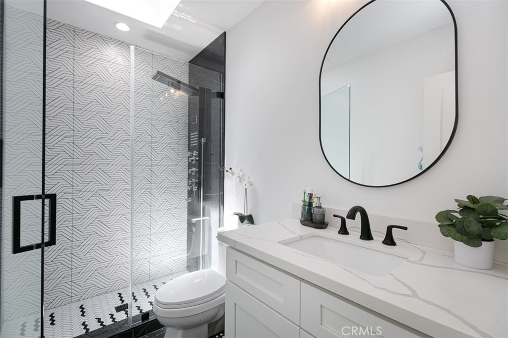 22841 Calvert St Property Photo 34