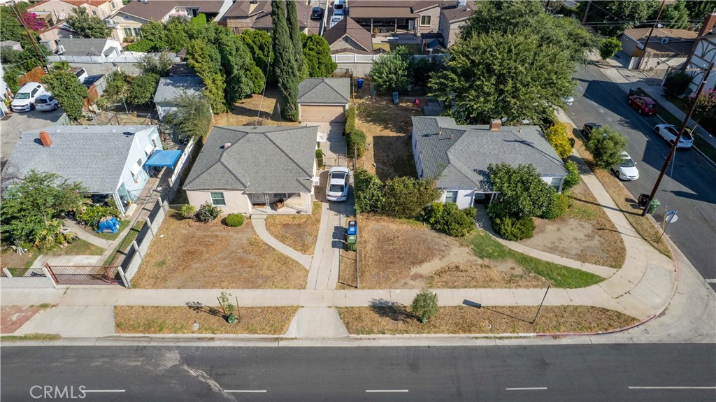 14005 Victory Boulevard Property Photo 1