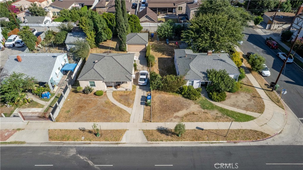 14005 Victory Boulevard Property Photo 1