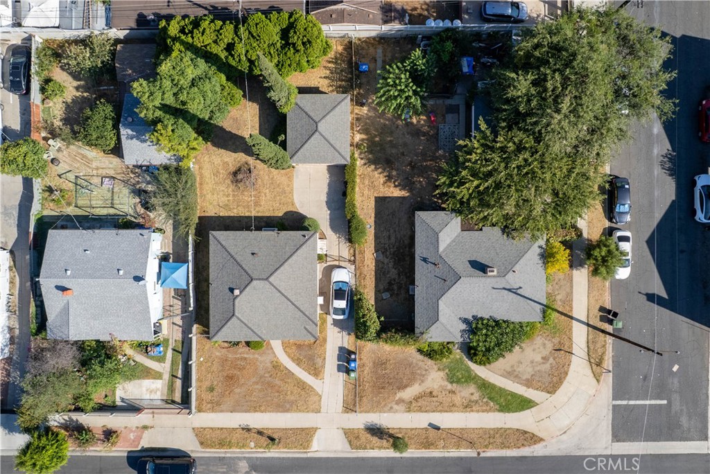 14005 Victory Boulevard Property Photo 4