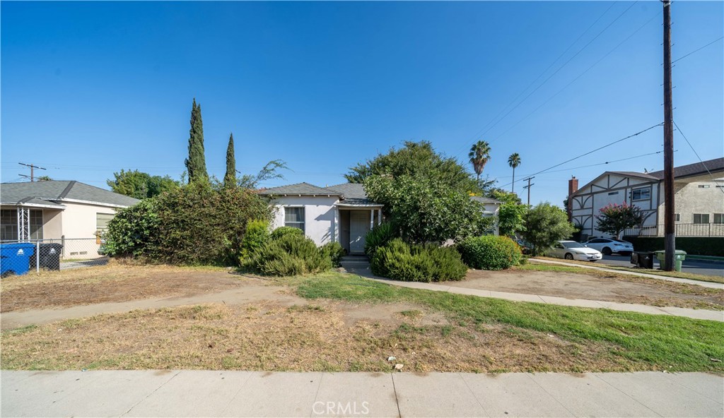 14005 Victory Boulevard Property Photo 13