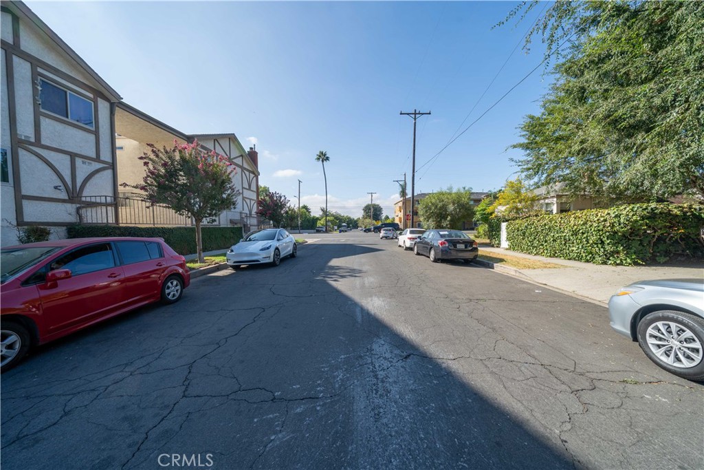 14005 Victory Boulevard Property Photo 19