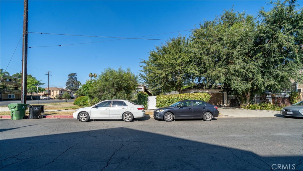 14005 Victory Boulevard Property Photo 20