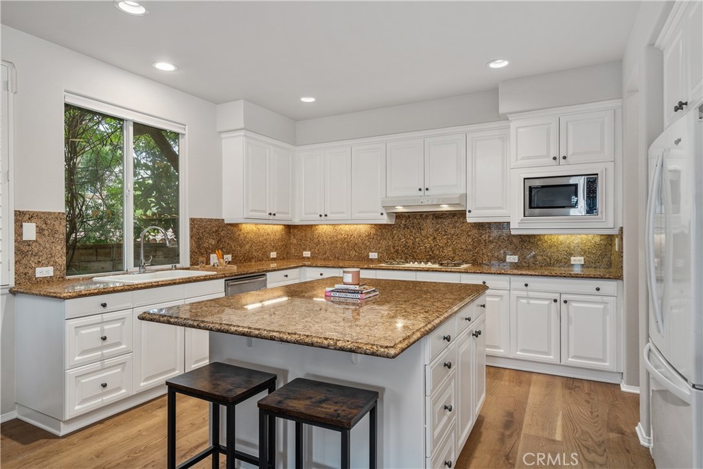 25730 Hawthorne Place Property Photo 10