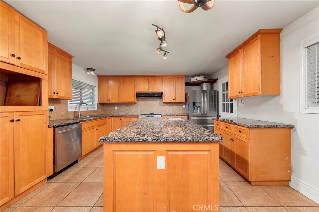 19776 Merryhill Street Property Photo 31