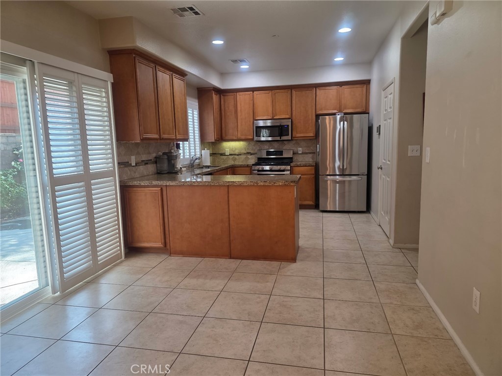12724 Palm Court Property Photo 5
