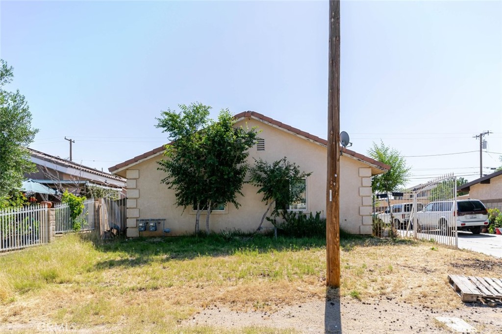 38726 4th Street E Property Photo 5