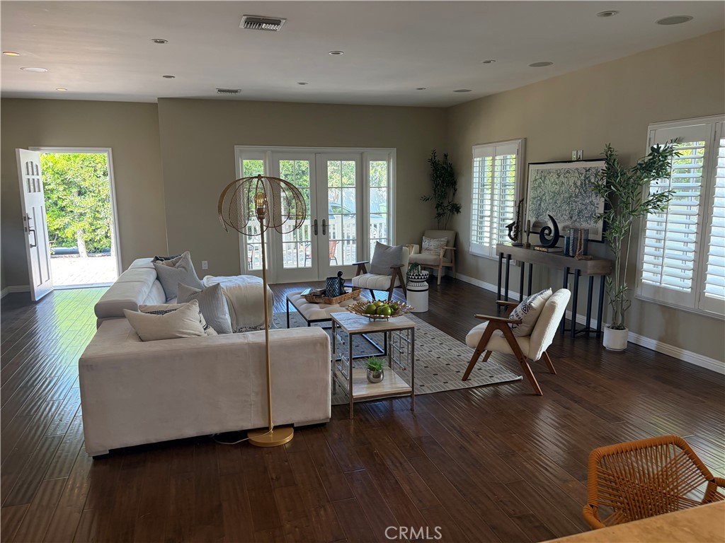 5704 Columbus Property Photo 11