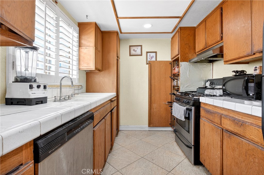 14287 Foothill Boulevard 14 Property Photo 8