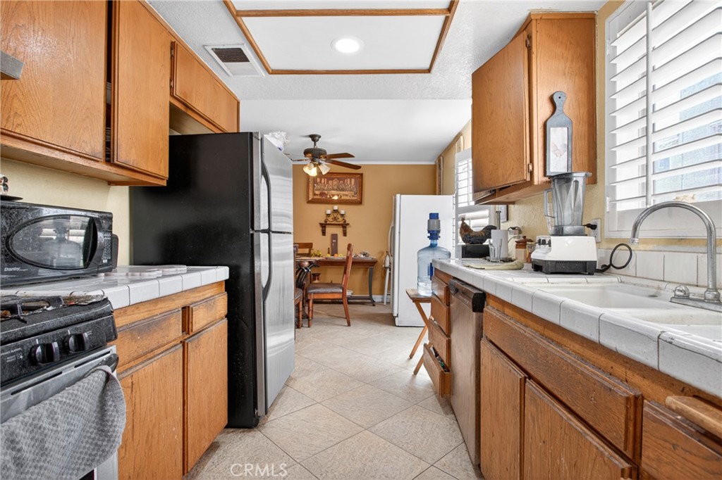 14287 Foothill Boulevard 14 Property Photo 9