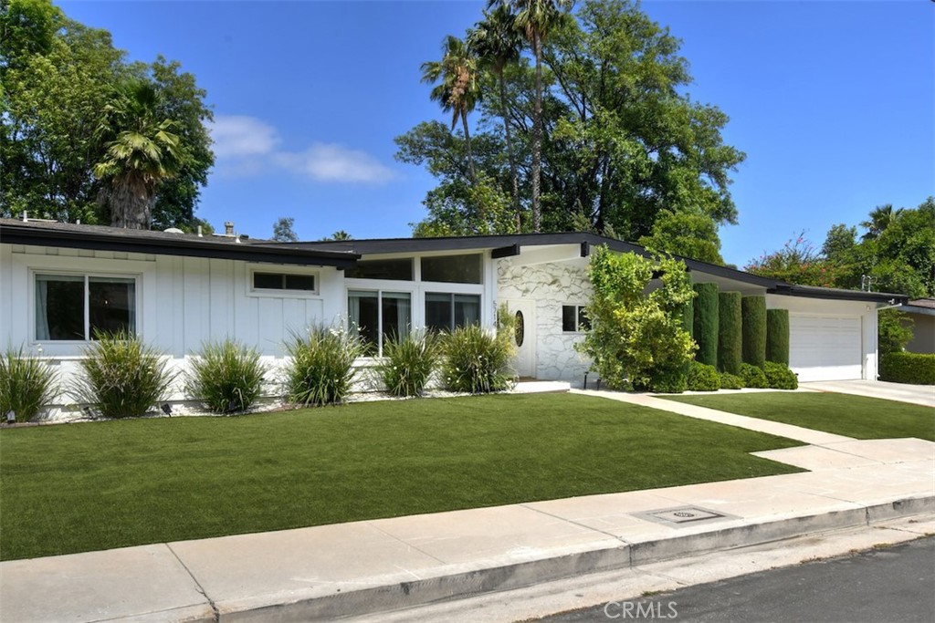 5714 Wilhelmina Property Photo 3