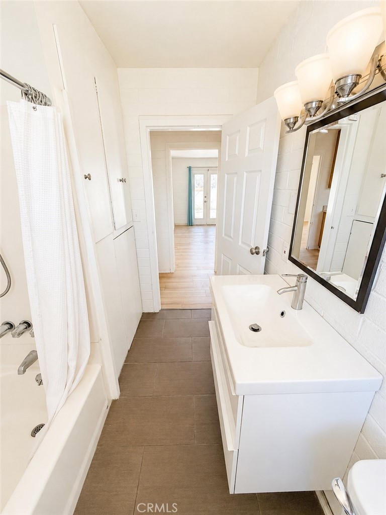 5605 Oasis Property Photo 13