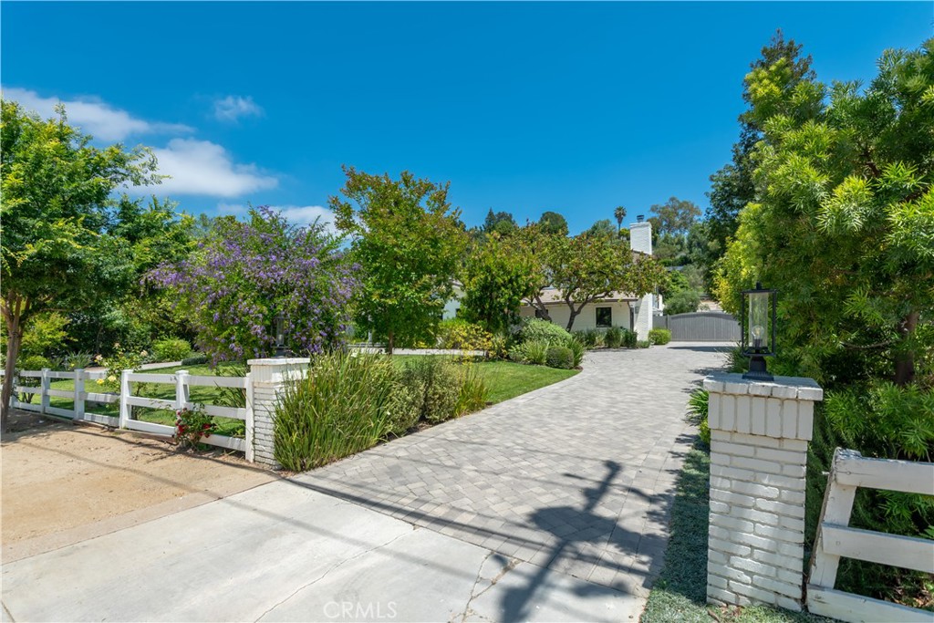 5460 Round Meadow Property Photo 2