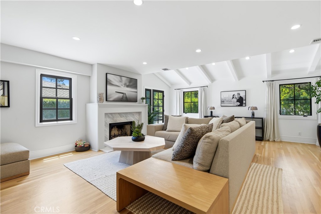 5460 Round Meadow Property Photo 3