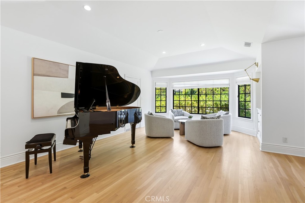 5460 Round Meadow Property Photo 4