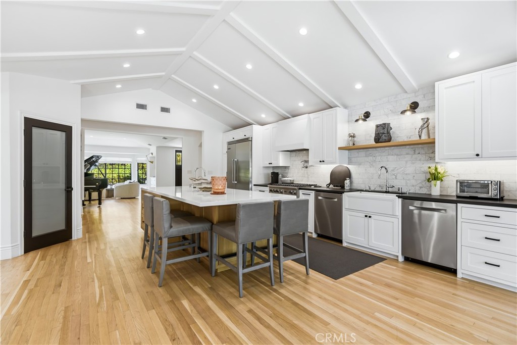 5460 Round Meadow Property Photo 8