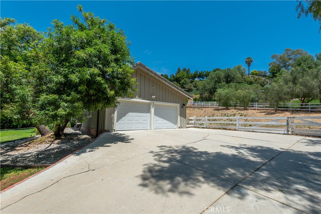 5460 Round Meadow Property Photo 26