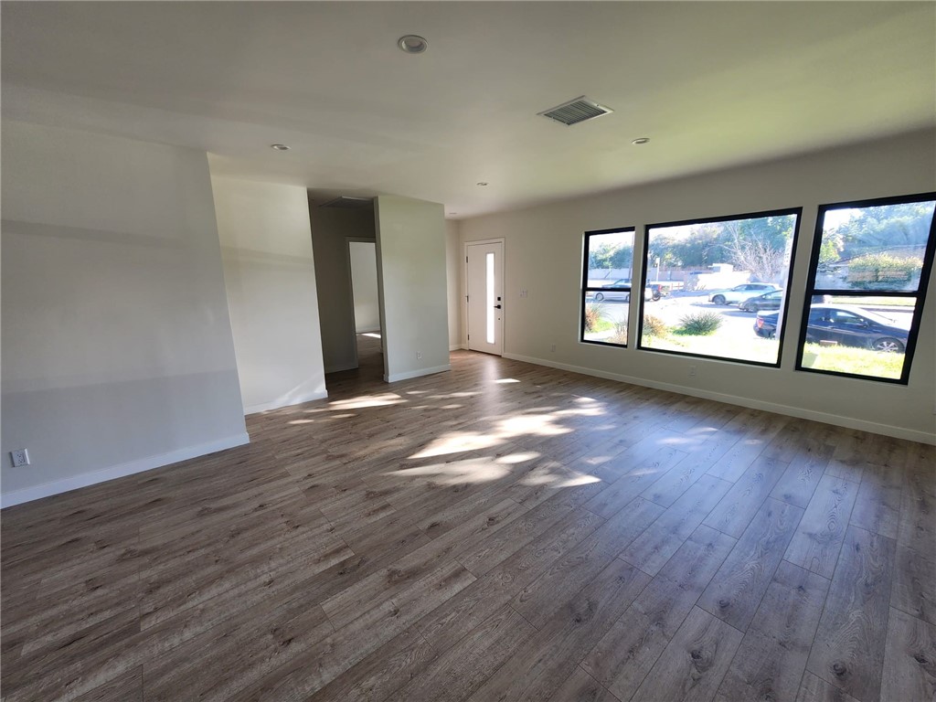 9033 Lindley Avenue Property Photo 9