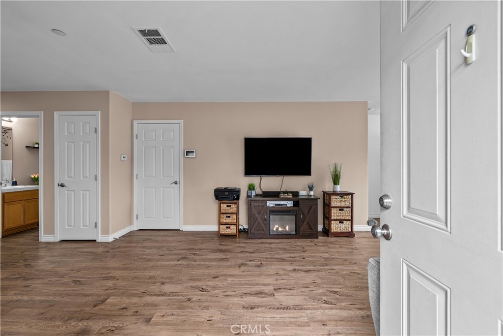 14552 Foothill Property Photo 3