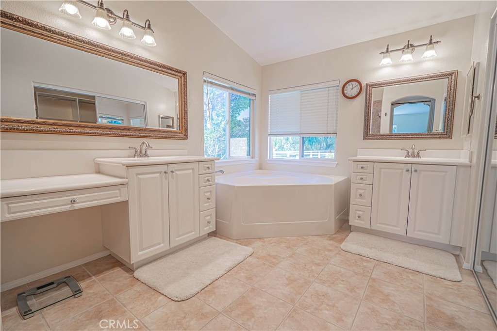 28437 Lobelia Property Photo 12