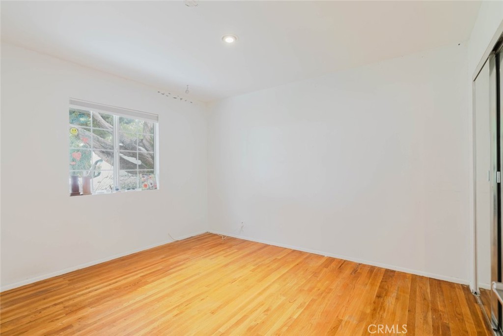 2417 E Dudley Street Property Photo 23