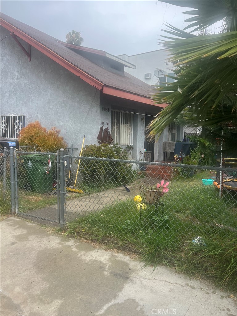 1137 N Ardmore Property Photo 1
