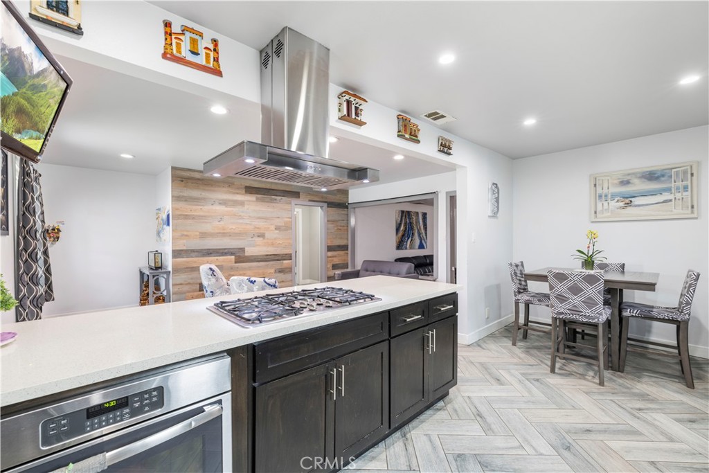 15517 S Denver Property Photo 9