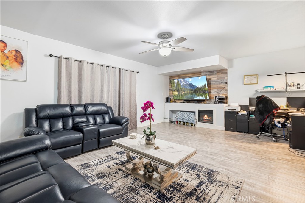 15517 S Denver Property Photo 19