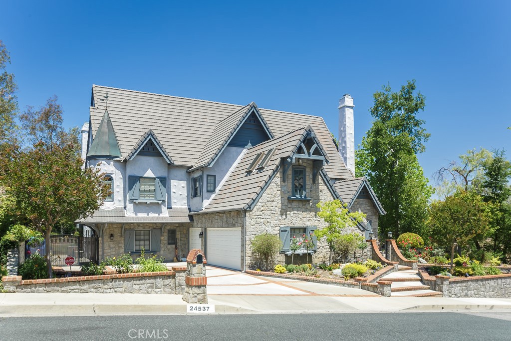 24537 Peachland Avenue Property Photo 2