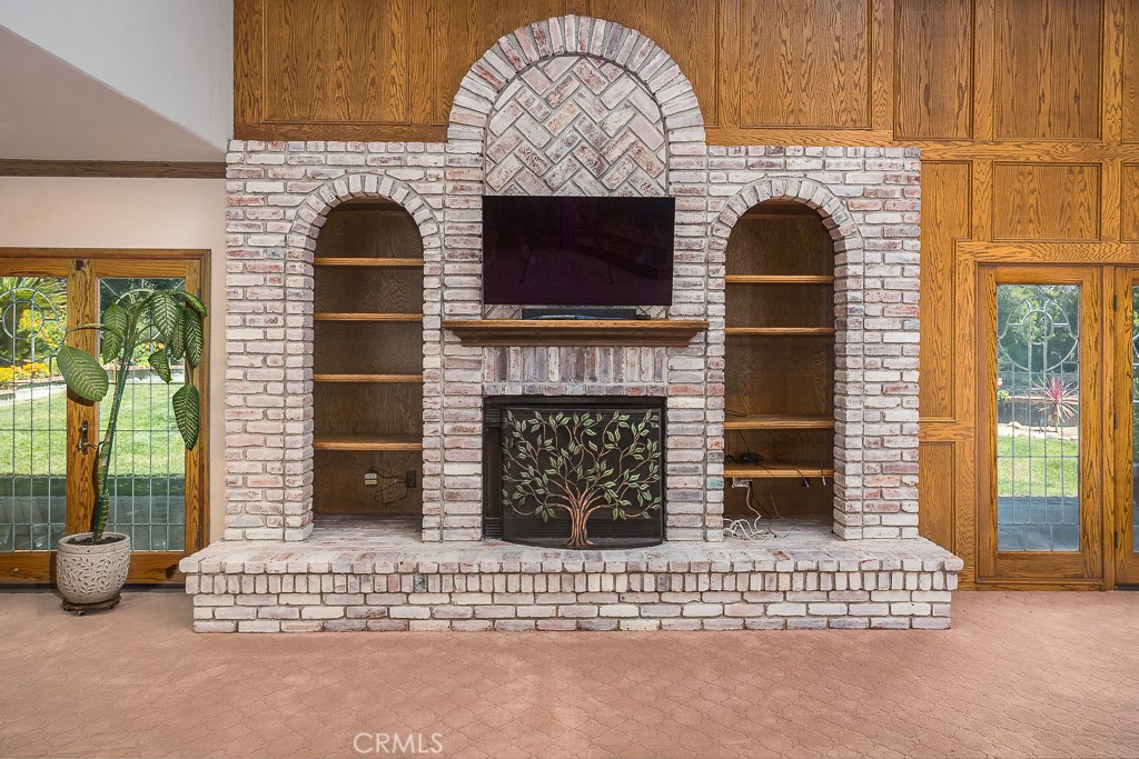 24537 Peachland Avenue Property Photo 8