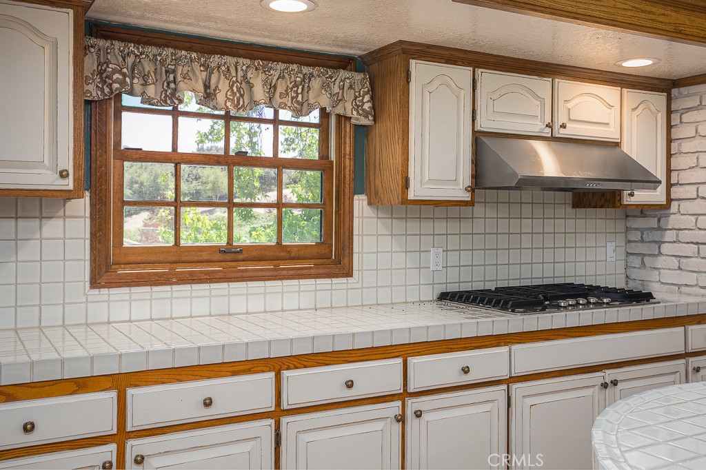 24537 Peachland Avenue Property Photo 17